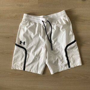 Under Armour Men's White Shorts Size L